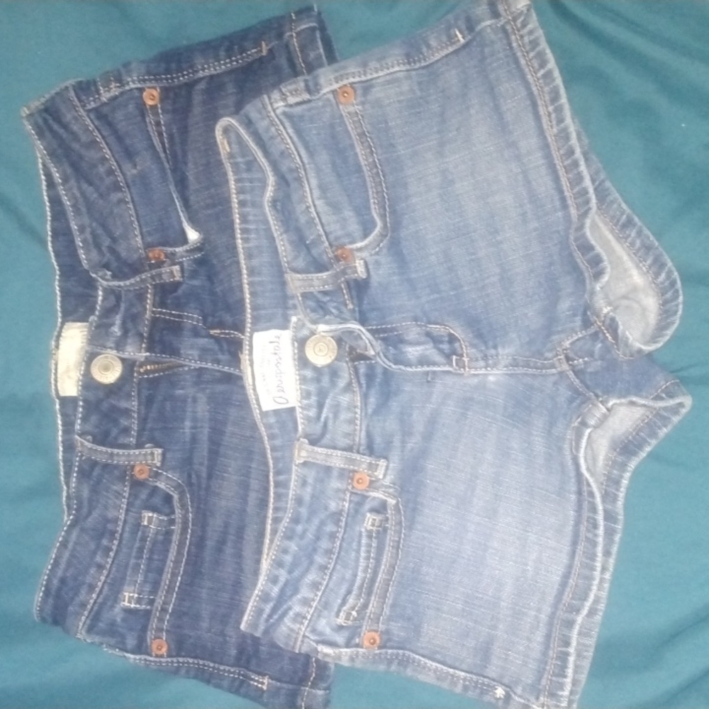 2 pair of  00 Aeropostale shorts